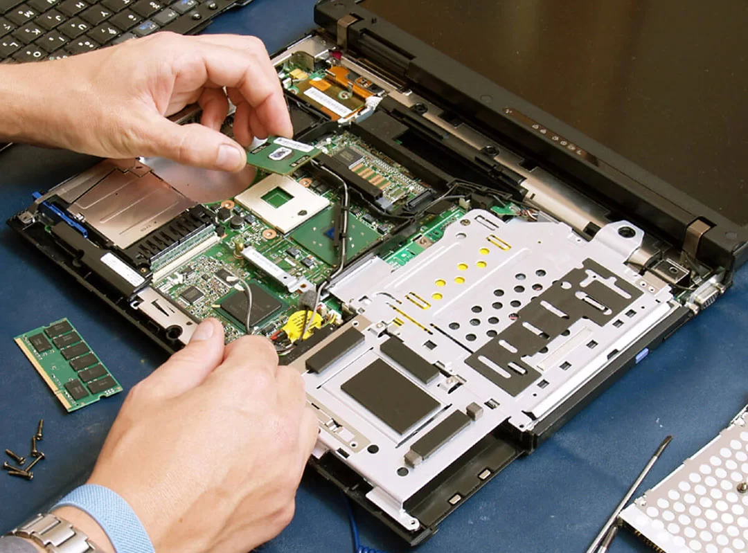 Laptop screen and battery service